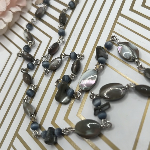 Reversible Worthington Shell Necklace. - Picture 4 of 7